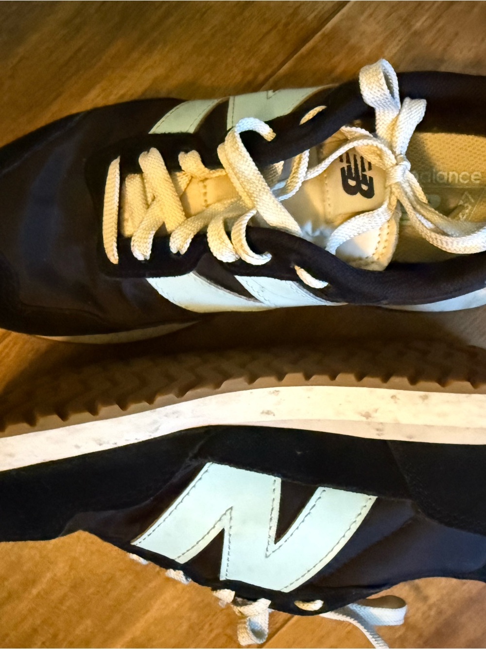New Balance Men's Navy and Light Blue Retro Trainer